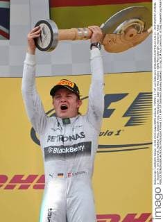 FORMEL 1 - GP von Österreich SPIELBERG,AUSTRIA,22.JUN.14 - MOTORSPORT, FORMEL 1 - Grand Prix von Österreich, Red Bull Ring, Siegerehrung. Bild zeigt den Jubel von Nico Rosberg (GER Mercedes GP). Keywords: Pokal. 