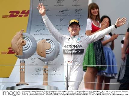 FORMEL 1 - GP von Österreich SPIELBERG,AUSTRIA,22.JUN.14 - MOTORSPORT, FORMEL 1 - Grand Prix von Österreich, Red Bull Ring, Siegerehrung. Bild zeigt den Jubel von Nico Rosberg (GER Mercedes GP). Keywords: Pokal. 