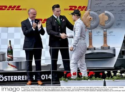 FORMEL 1 - GP von Österreich SPIELBERG,AUSTRIA,22.JUN.14 - MOTORSPORT, FORMEL 1 - Grand Prix von Österreich, Red Bull Ring, Siegerehrung. Bild zeigt Sport- und Verteidigungsminister Gerald Klug, Andreas Gabalier und Valtteri Bottas (FIN Williams F1). 