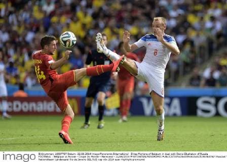 Dries Mertens of Belgium in duel with Denis Glushakov of Russia FOOTBALL : Belgique vs Russie - Coupe Du Monde - Maracana - 22 06 2014 PHOTONEWS PANORAMIC 