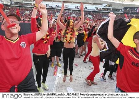 GENT, BELGIUM: Belgium s fans celebrate during the viewing on a big screen of the soccer game between Belgian national team Red Devils and Russia, Sunday 22 June 2014. The game takes place in Rio de Janeiro, Brazil and it is the second game in Group H of the first round of the 2014 FIFA World Cup. NICOLASxMAETERLINCK  premiumd Highlight 04214297