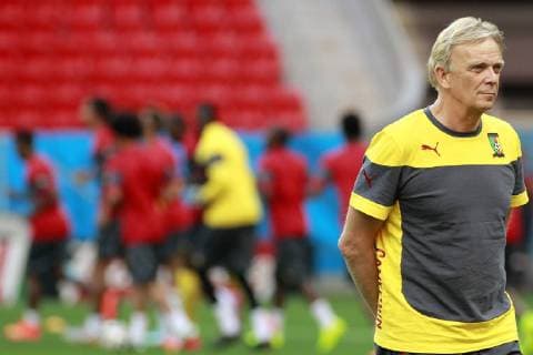 TRAINING SELECTION CAMEROON - The coach Volker Finke of the Cameroonian national team during training conducted at the National Mane Garrincha Stadium in Brasilia. BRASILIA DF 6.22.2014. ( x(3485)xBetoxBarata Fotoarenax  (25140)