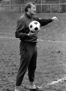 Trainer Ivica Horvat (FC Schalke 04)Deutsche Amateur-Boxmeisterschaften in Wiesbaden: Bernd Jacobitz (Berlin)
