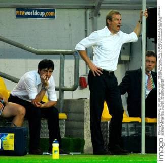 WM 2006: Deutschland -Italien 04.07.2006 in Dortmund. Bundestr. Jürgen Klinsmann (re.) und Ass. Joachim Löw. HM