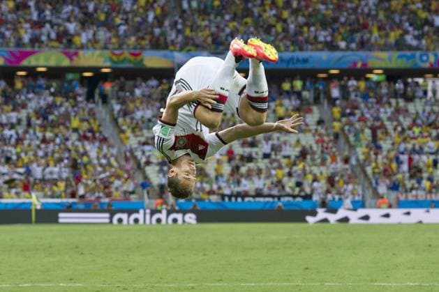Miroslav KLOSE (GER) macht nach seinem Tor zum 2:2 Ausgleich einen Salto; Klose-Salto; Deutschland (GER) - Ghana (GHA) 2:2, Vorrunde Gruppe G, Spiel 29, am 21.06.2014 in Fortaleza; Fussball Weltmeisterschaft 2014 in Brasilien vom 12.06. - 13.07.2014.