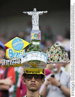 Recife, 23.06.2014, Arena Pernambuco Mexiko Fan mit Kopfschmuck