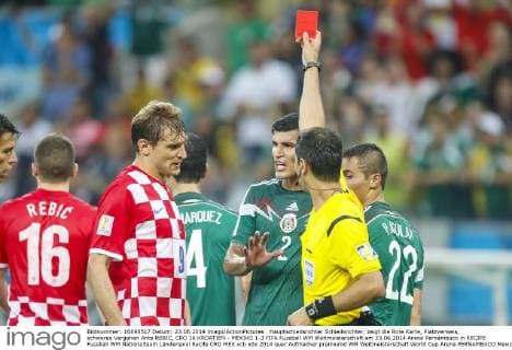 Hauptschiedsrichter Schiedsrichter, zeigt die Rote Karte, Platzverweis, schweres Vergehen Ante REBIC, CRO 16 KROATIEN - MEXIKO 1-3 FIFA Fussball WM Weltmeisterschaft am 23.06.2014 Arena Pernambuco in RECIFE