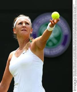 Wimbledon Championships 2014, AELTC,London, ITF Grand Slam Tennis Tournament, Victoria Azarenka (BLR),Aktion,Ballwurf,Einzelbild, Halbkoerper,Hochformat