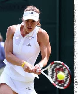 Wimbledon Championships 2014, AELTC,London, ITF Grand Slam Tennis Tournament, Andrea Petkovic (GER),Aktion,Einzelbild,Halbkoerper,Hochformat,