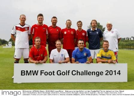 Gute Laune bei den Golfern vor dem Fussball Golf Turnier stehend von links: Marcel Siem (Deutschland), Bernd Wiesberger (Österreich), Ricardo Santos (Portugal), Sergio Garcia (Spanien), Thorbjon Olesen (Denmark), Victor Dubuisson (France) und John Daly (USA) kniend vl: Noicolas Colsaerts (Belgium), Danny Willett (England), Francesco Molinari (Italy) nd Henrik Stenson (Sweden) 24.06.2014 --- Golfen --- BMW International Open --- Opening Day, EP_JSE