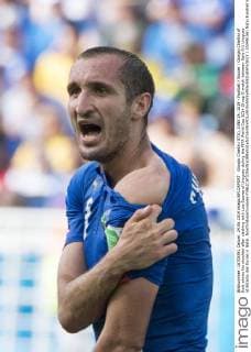 Giorgio Chiellini (ITA), JUNE 24, 2014 - Football Soccer : Giorgio Chiellini of Italy shows his shoulder after clashing with Luis Suarez of Uruguay during the FIFA World Cup 2014 Group D match between Italy 0-1 Uruguay at Estadio das Dunas in Natal. Noxthirdxpartyxsales  ( 20045156)