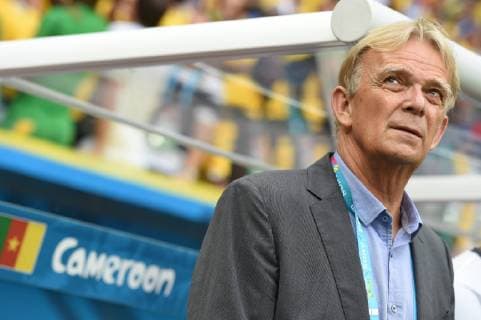 Volker FINKE ,Trainer (CMR),Einzelbild,angeschnittenes Einzelmotiv,Halbfigur,halbe Figur. Kamerun (CMR)-Brasilien (BRA) 1-4, Vorrunde Gruppe A, Spiel 33, am 23.06.2014 in Brasilia. Fussball Weltmeisterschaft 2014 in Brasilien vom 12.06. - 13.07.2014.