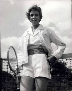 Jun. 20, 1960 - The champion wears ~70 outfit at Pre-Wimbledon Party at Hurlingham; Many of the competitors in this year s competition attended the Pre-Wimbledon Party at Hurlingham yesterday. Photo Shows Wimbledon Champion Maria Bueno wore this ~70 white kid tennis outfit which is designed by Teddy Tinling at the party.  - ZUMAk09