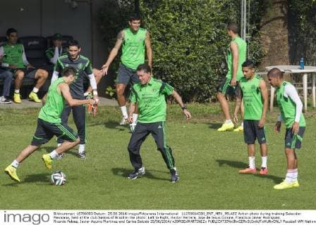 11250614DDI_ENT_MEX_PELAEZ Action photo during training Seleccion Mexicana, held at the club Santos of Brazil in the photo: Left to Right, Hector Herrera, Jose de Jesus Corona, Francisco Javier Rodriguez, Ricardo Pelaez, Javier Aquino Martinez and Carlos Salcido 25 06 2014 xJORGExMARTINEZx 