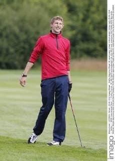 Stefan Kiessling (Bayer 04 Leverkusen) schaut kritisch einem Schlag nach 25.06.2014 --- Golfen --- BMW International Open --- ProAm Turnier, EP_JSE