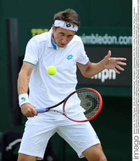 Wimbledon Championships 2014, AELTC,London, ITF Grand Slam Tennis Tournament, Sergiy Stakhovsky (UKR),Aktion,Einzelbild, Halbkoerper,Hochformat,