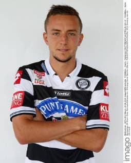 FUSSBALL - Sturm, Fototermin KROTTENDORF,AUSTRIA,25.JUN.14 - FUSSBALL - tipico Bundesliga, SK Sturm Graz, Mannschaftsfototermin. Bild zeigt Daniel Beichler (Sturm). 