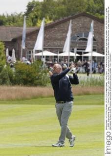 Frank Rosin (TV Sterne Koch) bei seinem Abschlag am ersten Loch 25.06.2014 ---Golfen --- BMW International Open --- ProAm Turnier, EP_JSE
