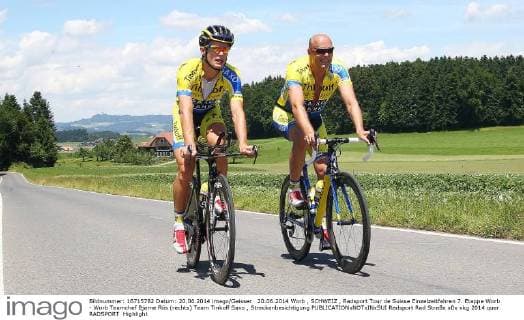 20.06.2014 Worb , SCHWEIZ , Radsport Tour de Suisse Einzelzeitfahren 7. Etappe Worb - Worb Teamchef Bjarne Riis (rechts) Team Tinkoff Saxo , Streckenbesichtigung 