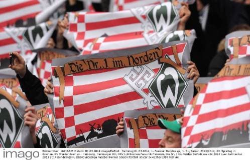 Samstag 01.03.2014, 1. Fussball Bundesliga, 1. BL, Saison 2013 2014, 23. Spieltag in Bremen, SV Werder Bremen - Hamburg, Hamburger SV, HSV 1:0 Bremen Fans mit Plakaten, Die Nr. 1 im Norden DeFodi