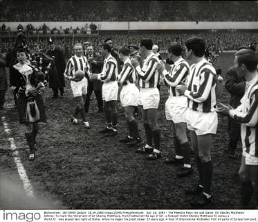 Apr. 28, 1965 - The Maestro Plays His Last Game. Sir Stanley Matthews Retires: To mark the retirement of Sir Stanley Matthews, from Football at the age of 50 - a farewell match Stanley Matthews XI versus a World XI - was played last night at Stoke, where he began his great career 33 years ago. A host of International footballer from all parts of Europe took part, as well as some of the Britain s finest footballers. Photo Shows Members of the Sir Stanley Matthews team applaud him when he case onto the pitch led by a Dagenham Girl Piper, at Stoke last night.  - ZUMAk09