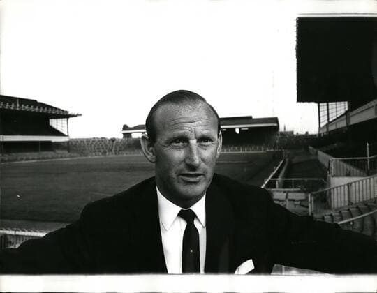 Fußball, Trainerhistorie, FC Arsenal Jun. 06, 1966 - Berite mee is arsenal s new acting manager : bertie mee is 47. Has a long and impressive experience of administration and management he s a top trainer and the only soccer physiotherapist who also holds the full F.a. coaching baged. Photo shows Berite Mee, the new acting manger of arsenal pictured on their ground at highbury yesterday.  - ZUMAk09