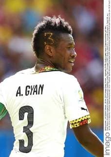 Asamoah GYAN (GHA),traegt seine Rueckennummer auf dem Kopf,Aktion,Einzelbild,angeschnittenes Einzelmotiv,Halbfigur,halbe Figur, Portugal (POR)-Ghana (GHA) 2-1. Vorrunde Gruppe G, Spiel 46, am 26.06.2014 in Brasilia. Fussball Weltmeisterschaft 2014.