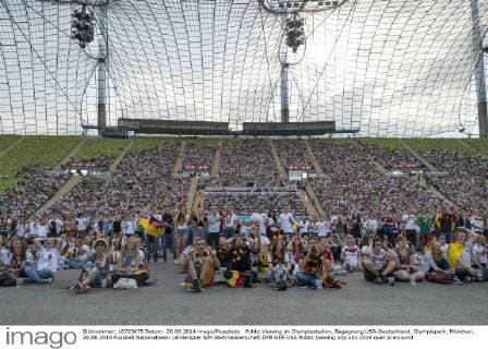 Public Viewing im Olympiastadion, Begegnung USA-Deutschland, Olympiapark, München. 26.06.2014
