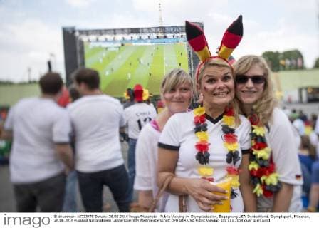 Public Viewing im Olympiastadion, Begegnung USA-Deutschland, Olympiapark, München. 26.06.2014