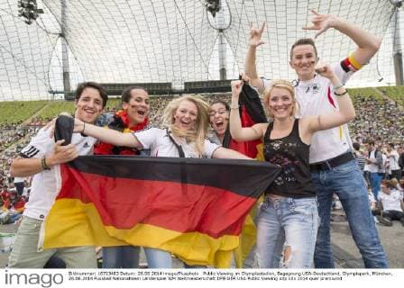 Public Viewing im Olympiastadion, Begegnung USA-Deutschland, Olympiapark, München. 26.06.2014