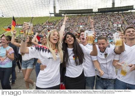 Public Viewing im Olympiastadion, Begegnung USA-Deutschland, Olympiapark, München. 26.06.2014