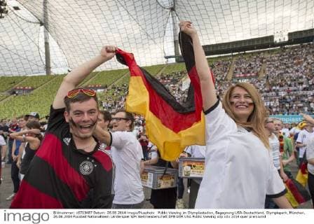Public Viewing im Olympiastadion, Begegnung USA-Deutschland, Olympiapark, München. 26.06.2014