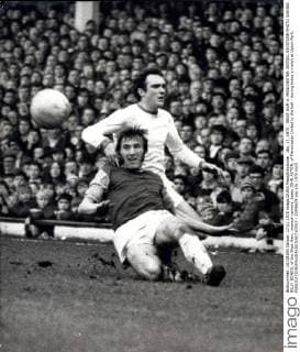 Jan. 17, 1970 - WEST HAM V. MANCHESTER UNITED. KEYSTONE PHOTO SHOWS: BILLY BONDS, of the West Ham, nearest-camera, beats JOHN ASTON, of Manchester United to the ball - during today s match at Upton Park.  - ZUMAk09