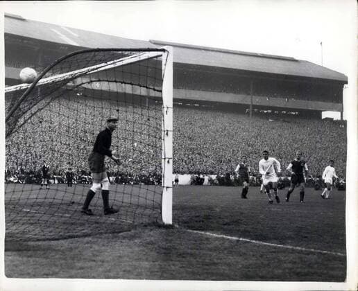 Apr. 17, 2012 - Real Madrid Wins The European Cup When they beat Eintracht from Frankfurt by seven goals to three at Hampden Park, Glasgow. Photo shows: Loy, the Eintracht goalkeeper can only watch as as a left foot shot from Puskas crashes into the net for Real Madrid s 6th goal.  - ZUMAk09