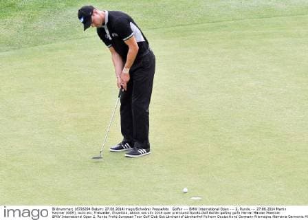 Golfen --- BMW International Open --- 2. Runde --- 27.06.2014 Martin Kaymer (GER), locht ein, Freisteller, Einzelbild, Aktion