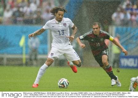 Jermaine JONES (USA), links, im Zweikampf mit Philipp LAHM (GER), Aktion, USA (USA) - Deutschland (GER) 0:1, Vorrunde Gruppe G, am 26.06.2014 in Recife; Fussball Weltmeisterschaft 2014.