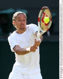 Wimbledon Championships 2014, AELTC,London, ITF Grand Slam Tennis Tournament, Alexandr Dolgopolov (UKR), Aktion,.Einzelbild,Halbkörper, Hochformat,