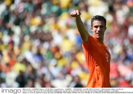(140629) -- FORTALEZA, June 29, 2014 (Xinhua) -- Netherlands s Robin van Persie reacts during a Round of 16 match between Netherlands and Mexico of 2014 FIFA World Cup at the Estadio Castelao Stadium in Fortaleza, Brazil, on June 29, 2014.(Xinhua Li Ga)(xzj) (SP)BRAZIL-FORTALEZA-WORLD CUP 2014-ROUND OF 16-MEXICO VS NETHERLANDS 