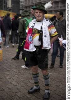 (140630) --PORTO ALEGRE, June 30, 2014 (Xinhua) -- A supporter of Germany poses while waiting to watch a Round of 16 match of 2014 FIFA World Cup, in downtown Porto Alegre, on June 30, 2014. 