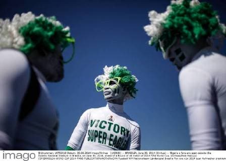 (140630) -- BRASILIA, June 30, 2014 (Xinhua) -- Nigeria s fans are seen outside the Estadio Nacional Stadium in Brasilia, on June 30, 2014, ahead of a Round of 16 match of 2014 FIFA World Cup. (Xinhua Jhon Paz)(jp) (SP)BRASILIA-WORD CUP 2014-FANS 
