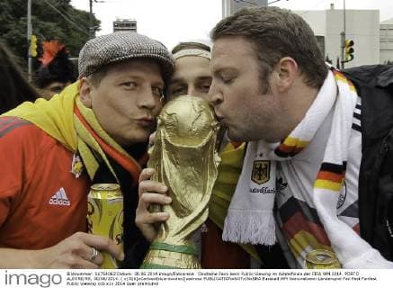 Deutsche Fans beim Public Viewing im Achtelfinale der FIFA WM 2014. PORTO ALEGRE RS, 30 06 2014. ( x(326)xCarlosxEduardoxdexQuadrosx 