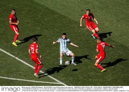COPA2014 SAO PAULO, SP - 07 01 2014: ARGENTINA X SWITZERLAND - Lionel MESSI Argentina is surrounded by 4 players of Switzerland during the match between Argentina vs Switzerland, valid for quarter-final of the World Cup, held in the Corinthians Arena. ( x(725)xMarceloxMachadoxdexMelox x  (25238) Argentina x Suica