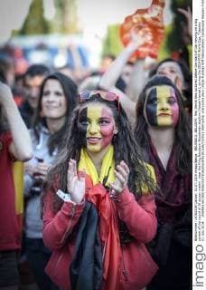 BRUSSELS, BELGIUM: Red Devils fans pictured before the start of the viewing on a big screen of the round of 16 soccer match near the King Baudouin-Boudewijn stadium (Heizel-Heysel), during the 2014 FIFA World Cup, Tuesday 01 July 2014. JASPERxJACOBS  Aufmacher premiumd sexy 10826
