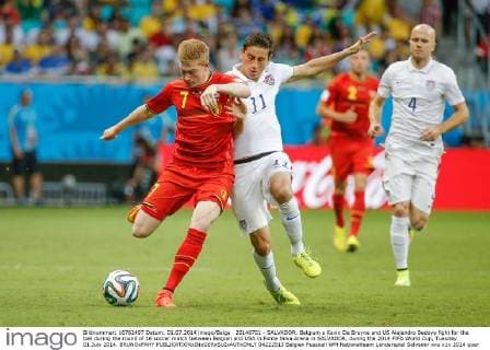 20140701 - SALVADOR: Belgium s Kevin De Bruyne and US Alejandro Bedoya fight for the ball during the round of 16 soccer match between Belgian and USA in Fonte Nova Arena in SALVADOR, during the 2014 FIFA World Cup, Tuesday 01 July 2014. BRUNOxFAHY  04222513