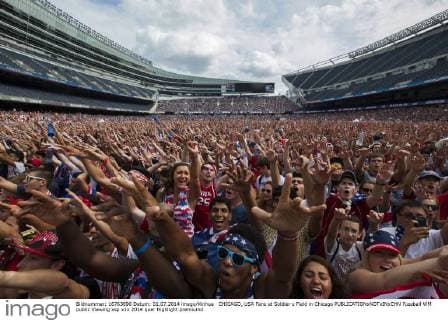 CHICAGO, USA Fans at Soldier s Field in Chicago 