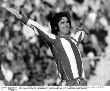 FC Bayern München - FC Schalke 04: Gerd Müller (Bayern) bejubelt seinen Treffer zum 2:0, es war sein 200. Tor in der Bundesliga