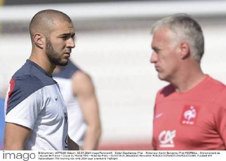 Didier Deschamps (Fra) - Entraineur Karim Benzema (Fra) FOOTBALL : Entrainement de l equipe de France - Coupe du Monde FIFA - Ribeirao Preto - 02 07 2014 JBAutissier Panoramic 