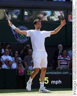 (140704) -- LONDON, July 4, 2014 (Xinhua) -- Bulgaria s Grigor Dimitrov reacts during the men s singles semi-final match at the 2014 Wimbledon Championships in Wimbledon, southwest London, on July 4, 2014. (Xinhua Meng Yongmin) (SP)BRITAIN-LONDON-TENNIS-WIMBLEDON-MEN S SINGLES- 