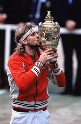 BORG Bjoern Wimbledon Sieger 1980 über John McENROE All England Wimbledon Tennis Championships 1980 Sport Tennis Siegeehrung 