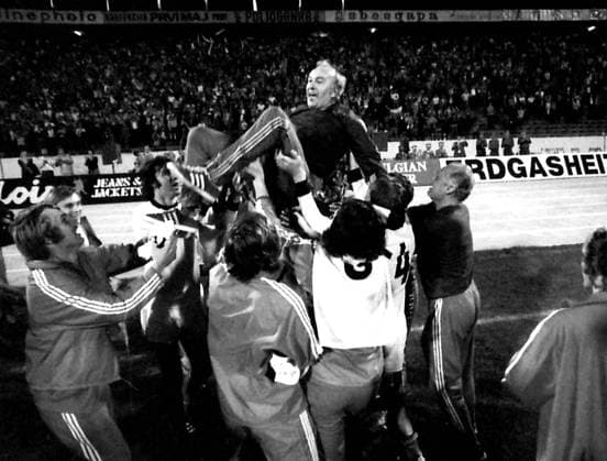 Fußball, EM Finale 1976 in Belgrad, Tschechoslowakei - Deutschland 5:3 i. E JEZEK Valav Trainer Team CSSR TEAM CSSR ist Europameister 1976 UEFA Fussball Europameisterschaften 1976 in Belgrad in Jugoslavien Finale Deutschland-CSSR in Belgrad am 20.Juni 1976 